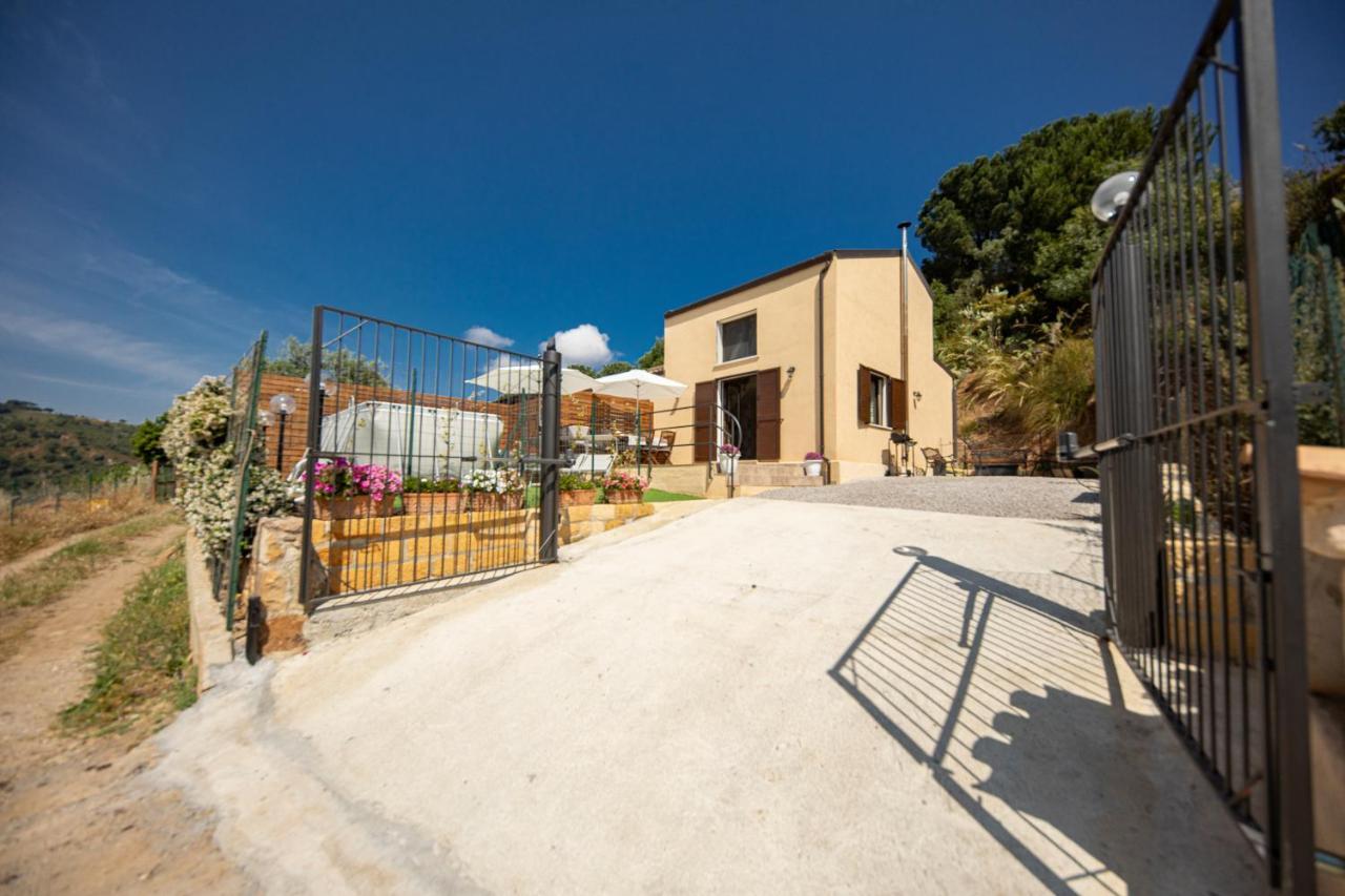 Casa Vacanze Villa Baronessa เชฟาลู ภายนอก รูปภาพ