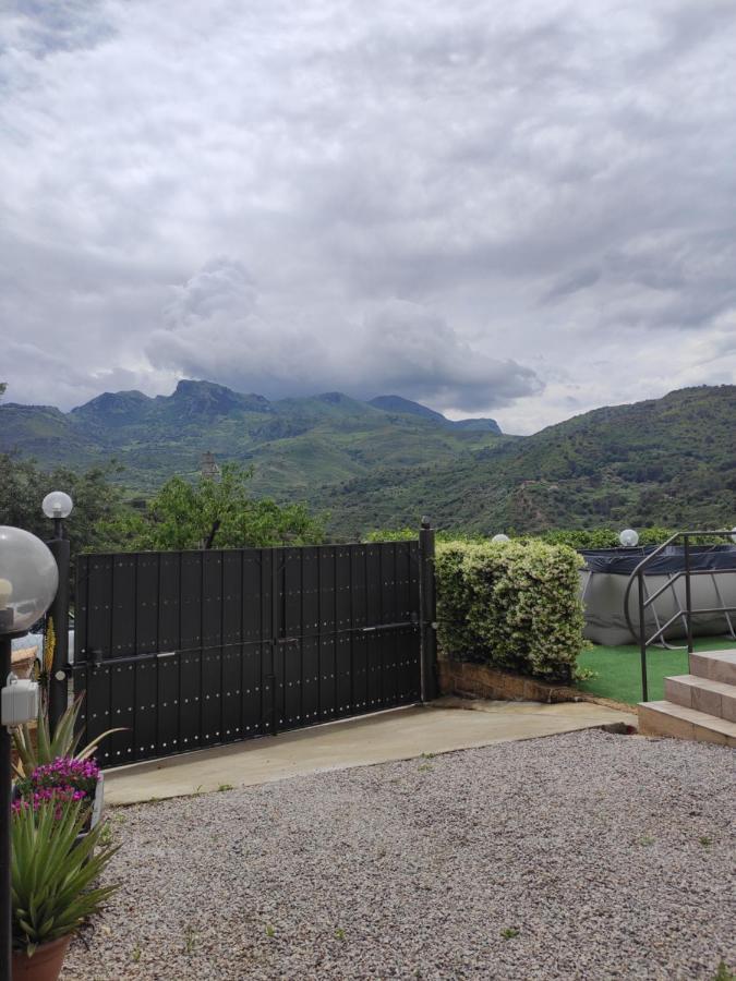 Casa Vacanze Villa Baronessa เชฟาลู ภายนอก รูปภาพ